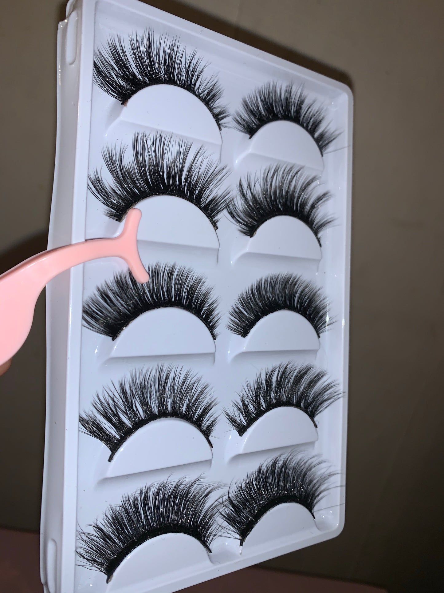 “ Get Classy “ lash book